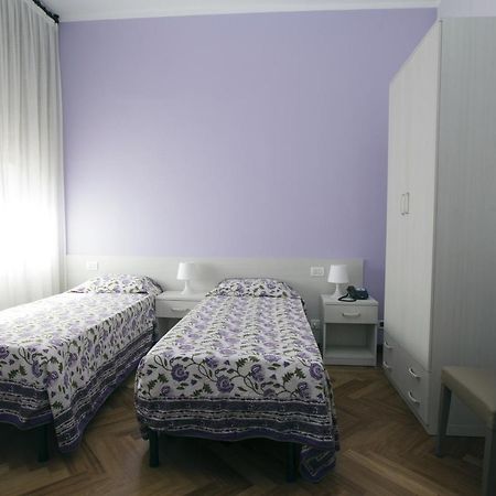 Italy Inn Genua Rum bild