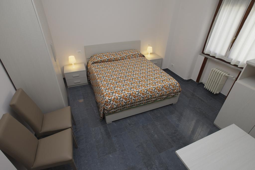 Italy Inn Genua Rum bild